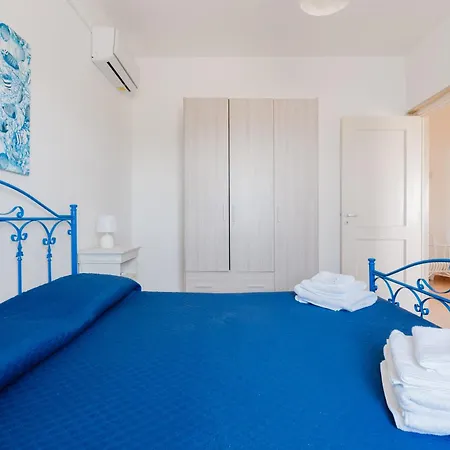 Fronte Mare Raffaele Villa *